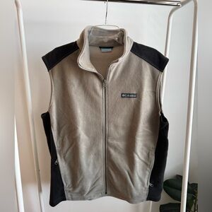 Men’s Columbia Vest in Tan/Brown